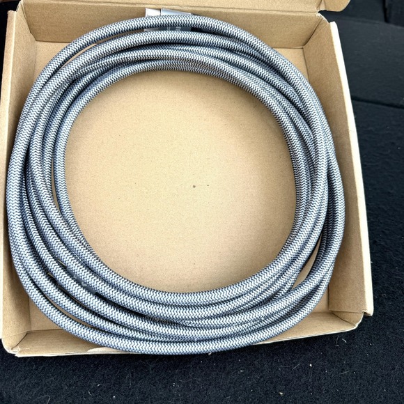 Monoprice SlimRun 8K Ultra High Speed HDMI 2.1 Active Cable 10m 32ft AOC - Picture 7 of 7